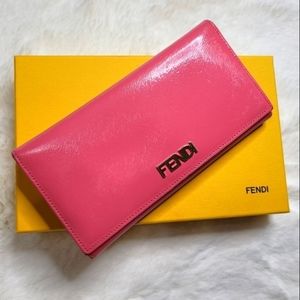 𝅺FENDI pink wallet
